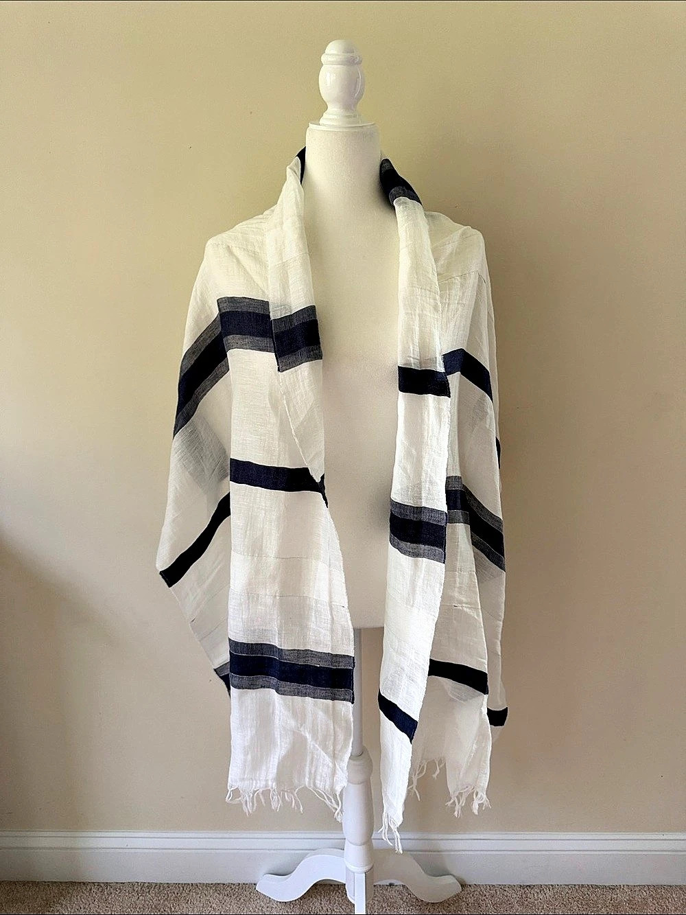 Brooks Brothers Red Fleece Striped Linen Cotton Scarf in White & Navy Blue